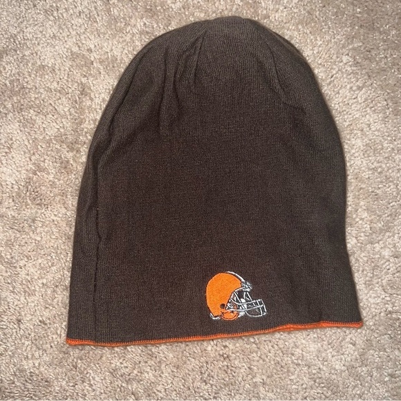 Cleveland Browns NFL Reversible Striped Logo Beanie Hat - Picture 5 of 5